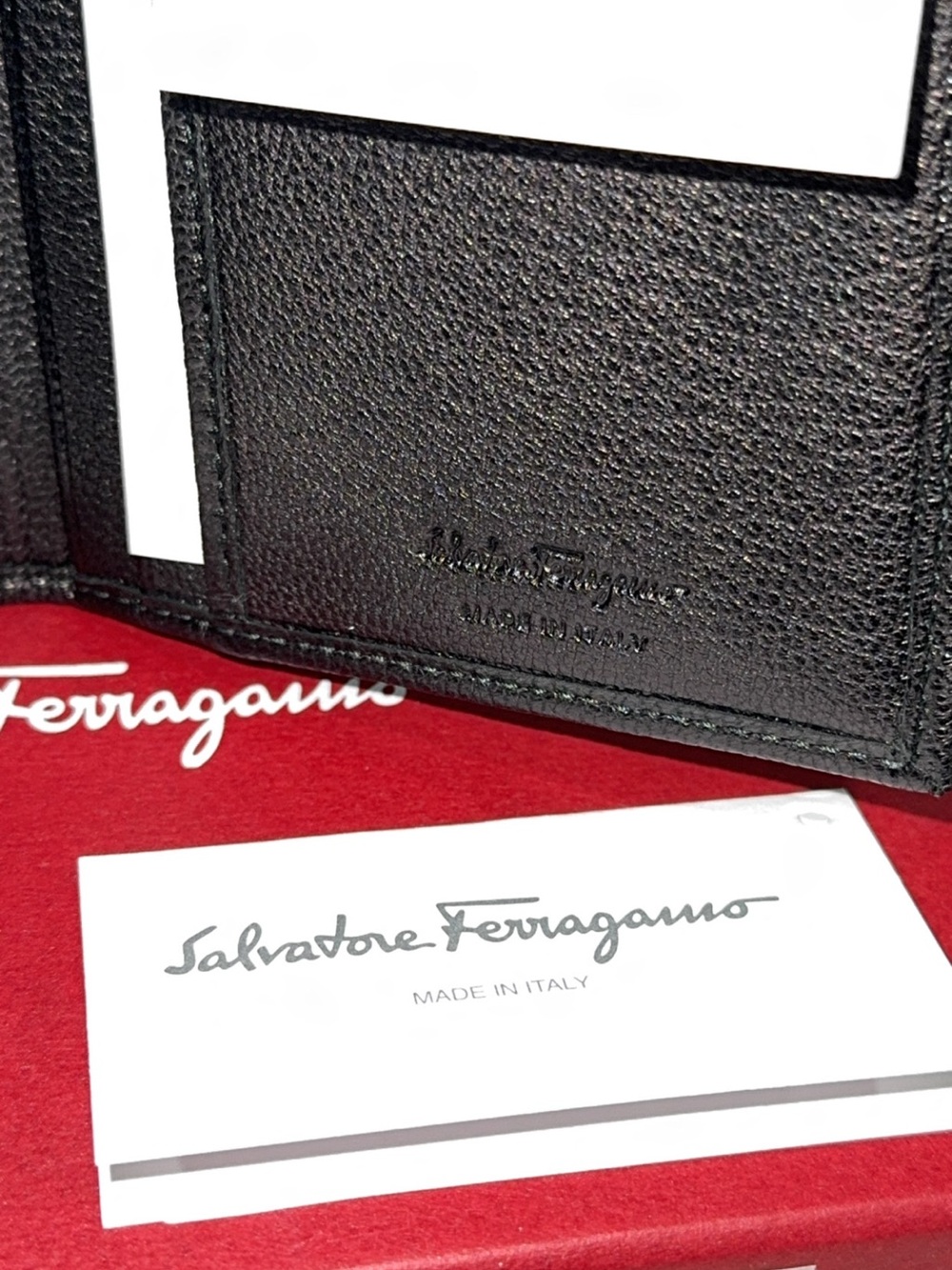 Salvatore Ferragamo Men/Women Black Leather Bi-Fold Wallet -AUTHENTIC NEW IN BOX - Picture 4 of 10